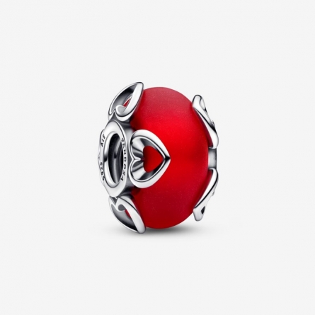 Charms z oszronionego czerwonego szkła weneckiego z serduszkami - 792497C01
